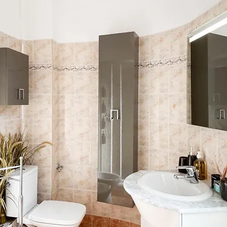 Lejlighed #12 1bdr Joffre, 5min From Old Town Ac & Wifi *