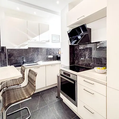 Lejlighed #12 1bdr Joffre, 5min From Old Town Ac & Wifi *